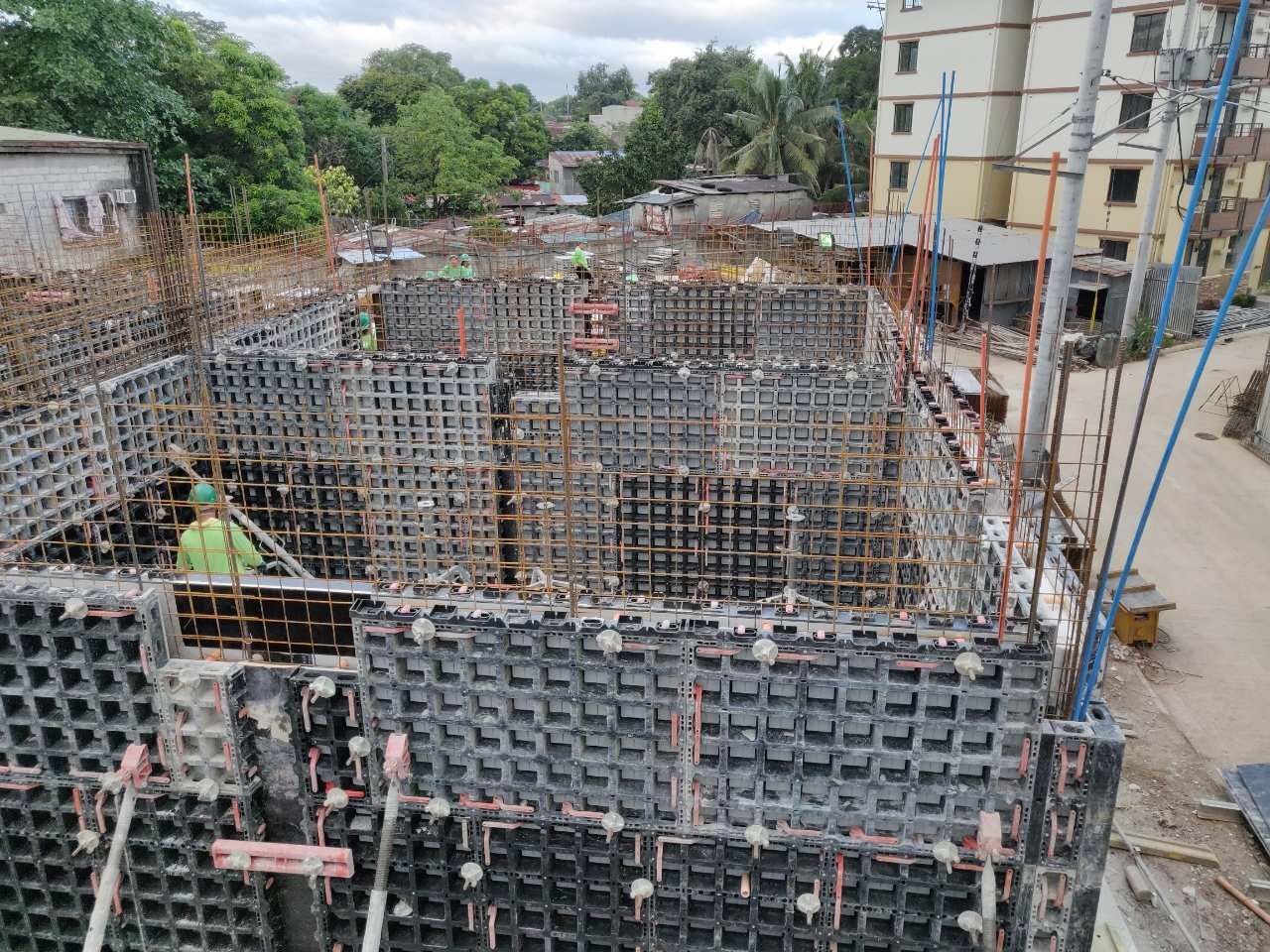 Hacienda Balai is the latest offering from Phinma Properties! The housing project allows residents to enjoy city life even more because it is located in a very much accessible place near commercial centers and main roads. 