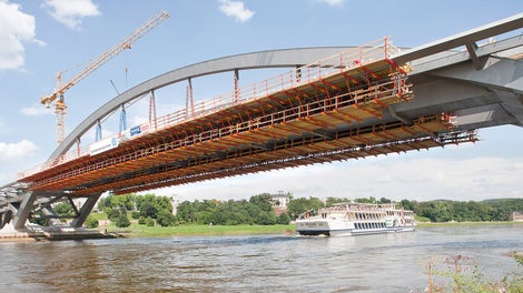 Two steel arches, each with a span of 148 m, carry the middle section of the Waldschloesschen Bridge 26 m above the Elbe.