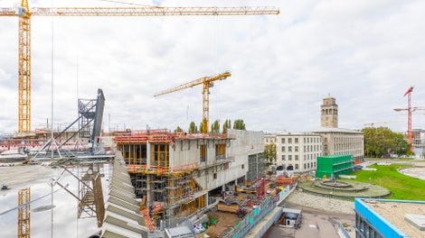 Das Badische Staatstheater Karlsruhe wird mit dem Neubau um ein modernes Schauspielhaus erweitert.