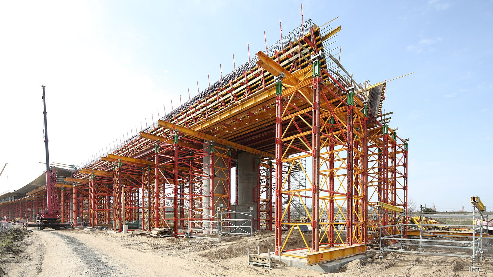 Wydajne i ekonomiczne podparcie ustroju nośnego mostu wieżami PERI VST, Droga S7 - Most MS6, Ostróda