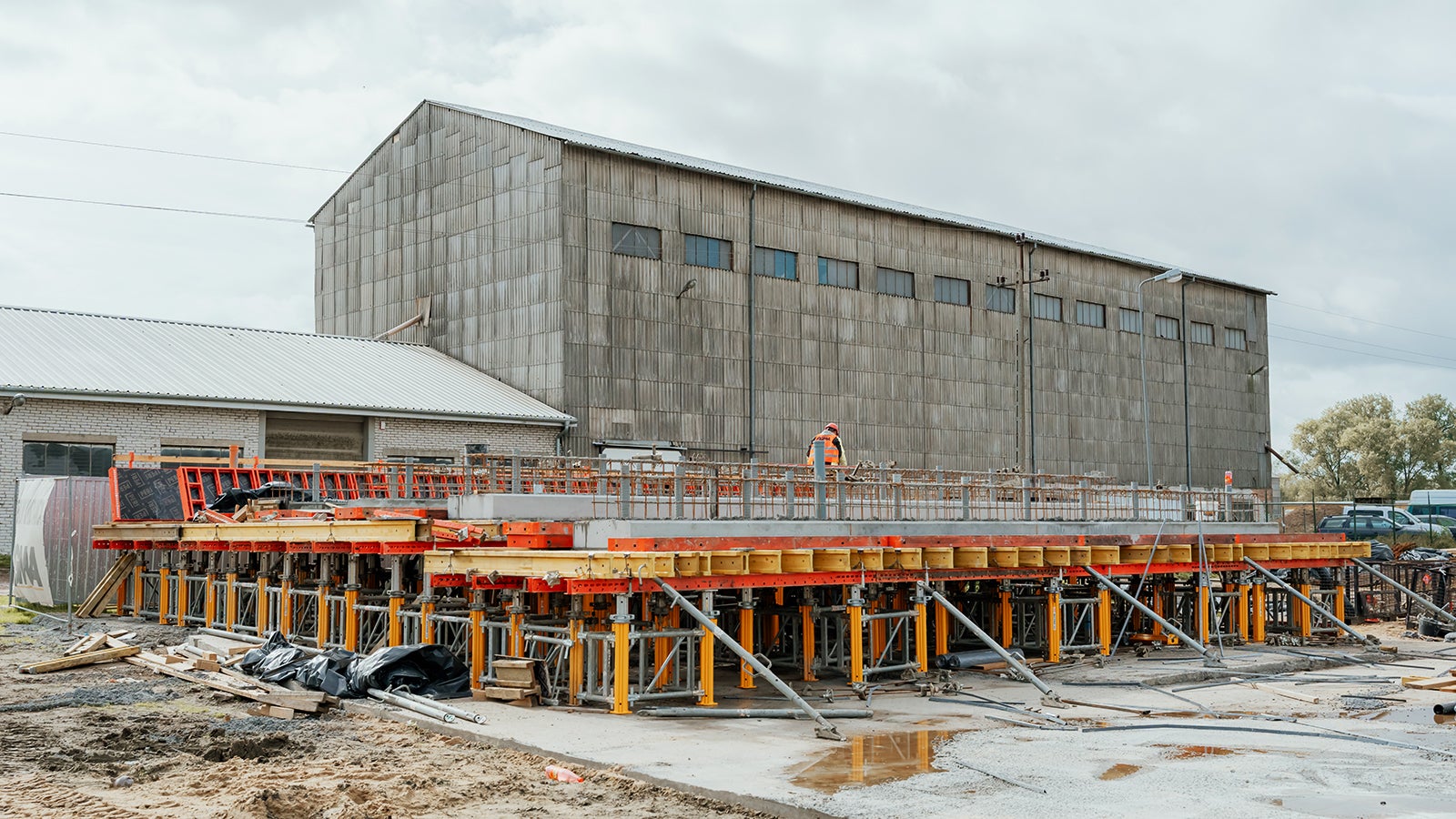 Budowa bunkrów do przygotowania fazy i podłoża przeznaczonego do uprawy pieczarek w Borucinie (gm. Okonek).
