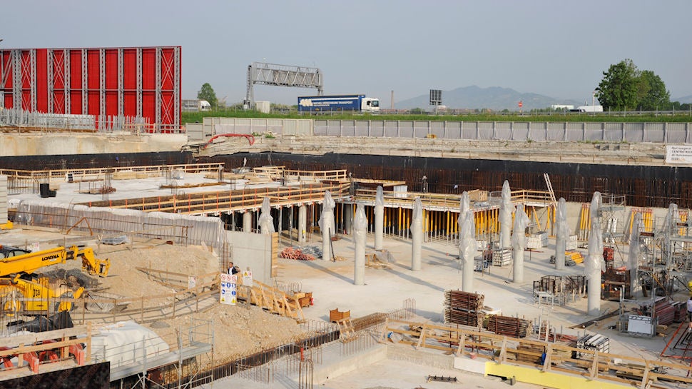 Per la costruzione dei solai è stato scelto PERI SKYDECK che ha garantito standard di produttività molto elevati