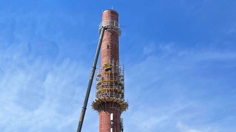 Konsoleiden ja telineiden asennus kesti kaikkiaan seitsemän päivää. Telineet asennettiin ajoneuvonosturia ja konsolit korinosturia apuna käyttäen.