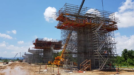 El avance de la obra es significativo gracias a la versatilidad y facilidad de montaje de los sistemas de encofrado y apuntalamiento PERI. 