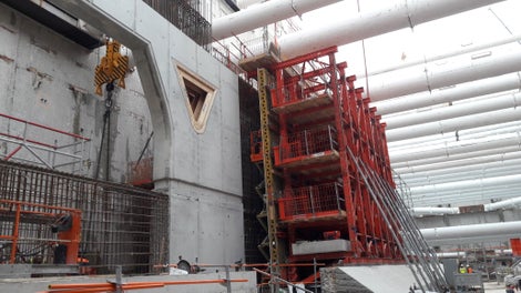 Vue du portique coffrant en réalisation des voiles - 1