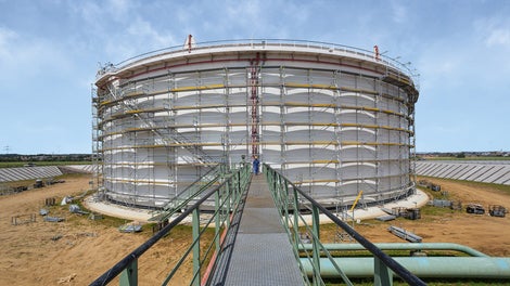 Rusztowanie fasadowe PERI UP Flex może być również zastosowane do okrągłych obiektów.