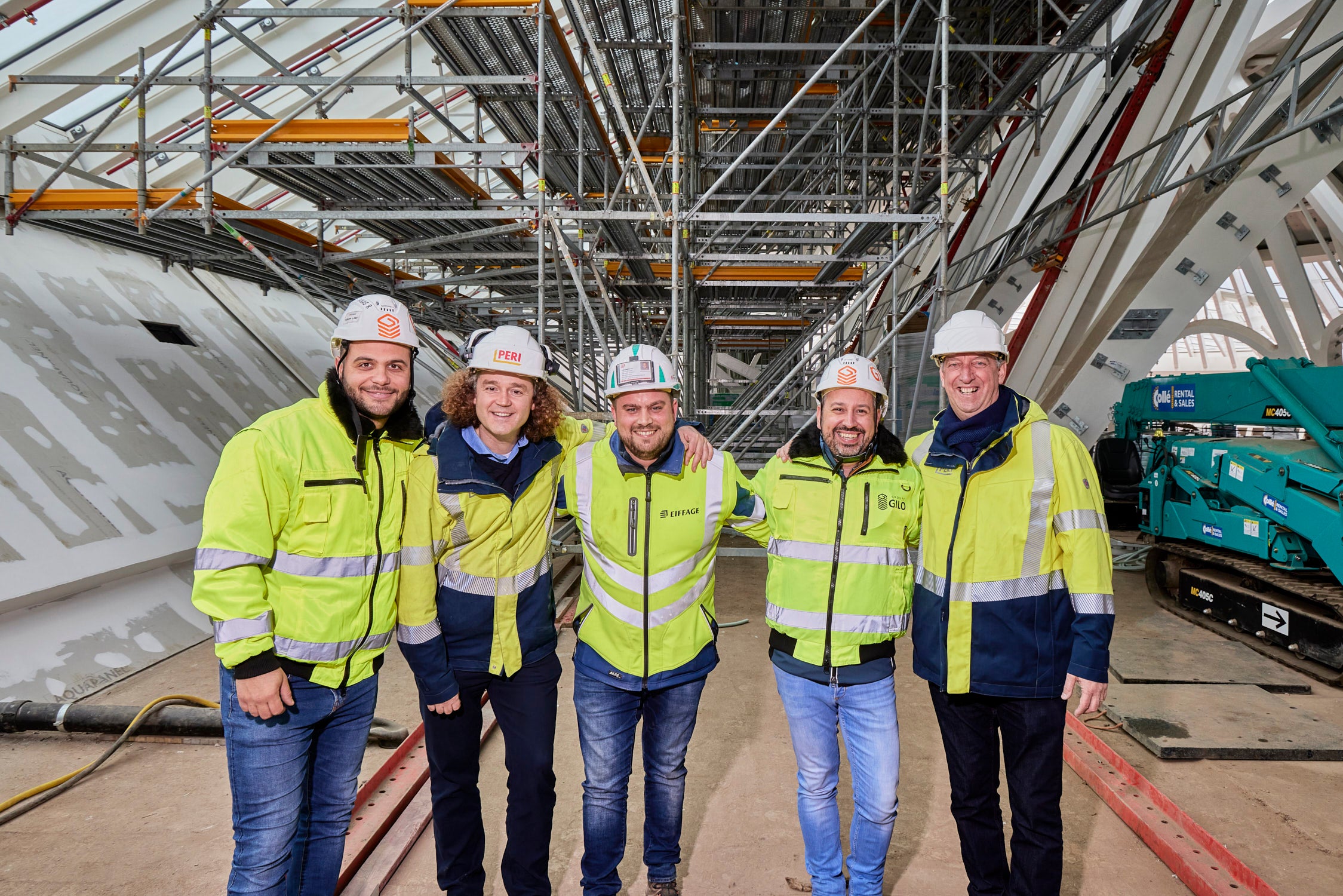 Steigerbouwer Isothermic deed een beroep op de kennis, kunde en materialen van PERI om het plafond van het nieuwe station in Bergen vlot en veilig bereikbaar te maken.