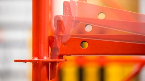 No need to place wedges / cup by hand thanks to gravity lock!