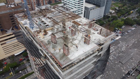 Sistemas de encofrado LIWA y HANDSET ALPHA para muros, pantallas y columnas.