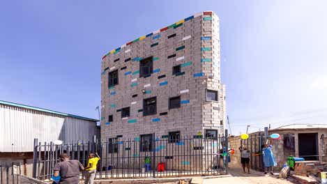 Twisted Block Building innovatively, changing lives: PERI formwork creates added value
