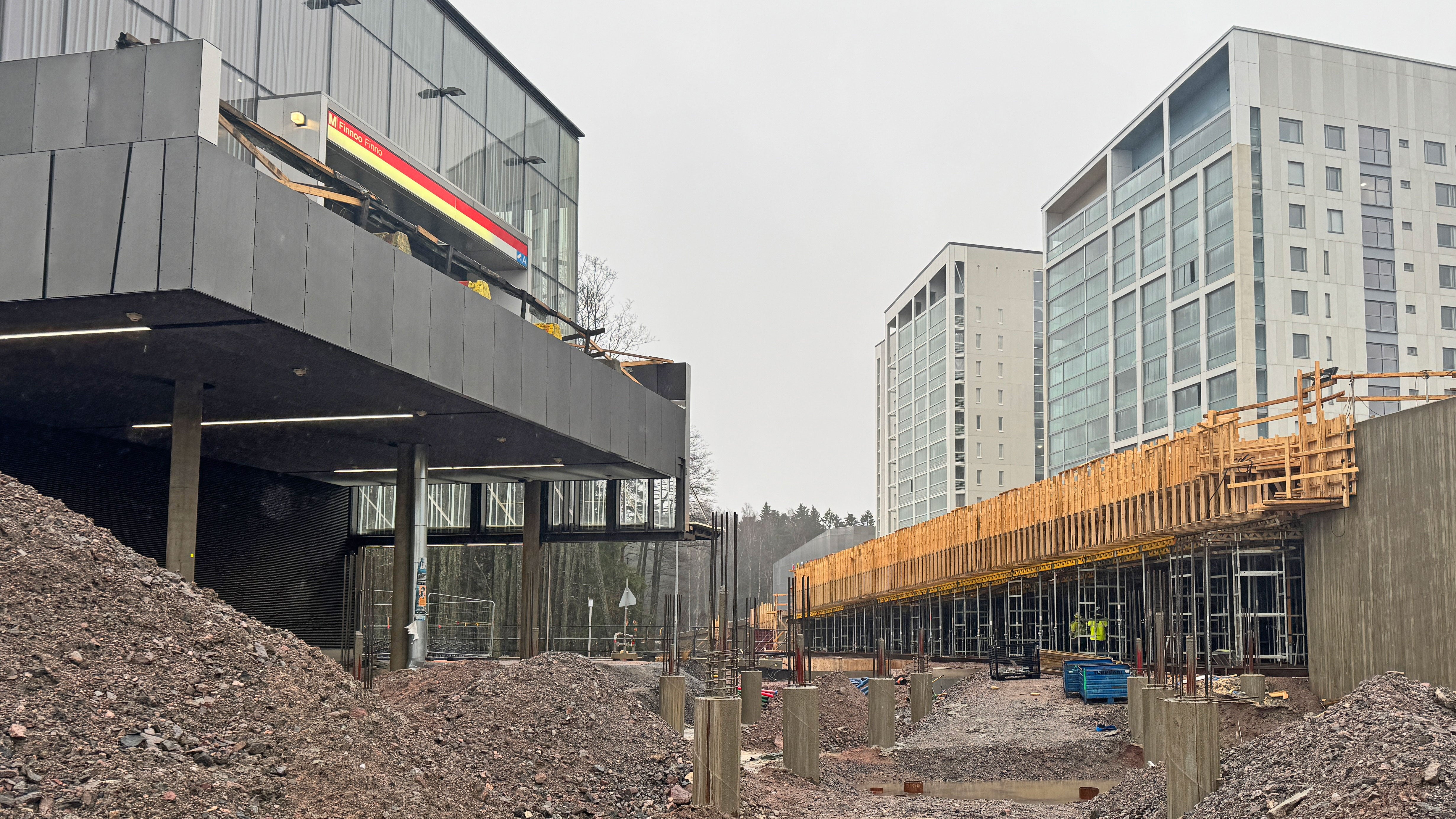 Syvänsalmen silta rakentuu PERI-tuentaratkaisuiden päälle Espooseen, Finnoon metroaseman viereen.