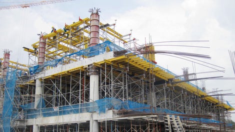 Limited crane availability and tight time schedule<br/>Formwork solution to adapt with strong wind conditions