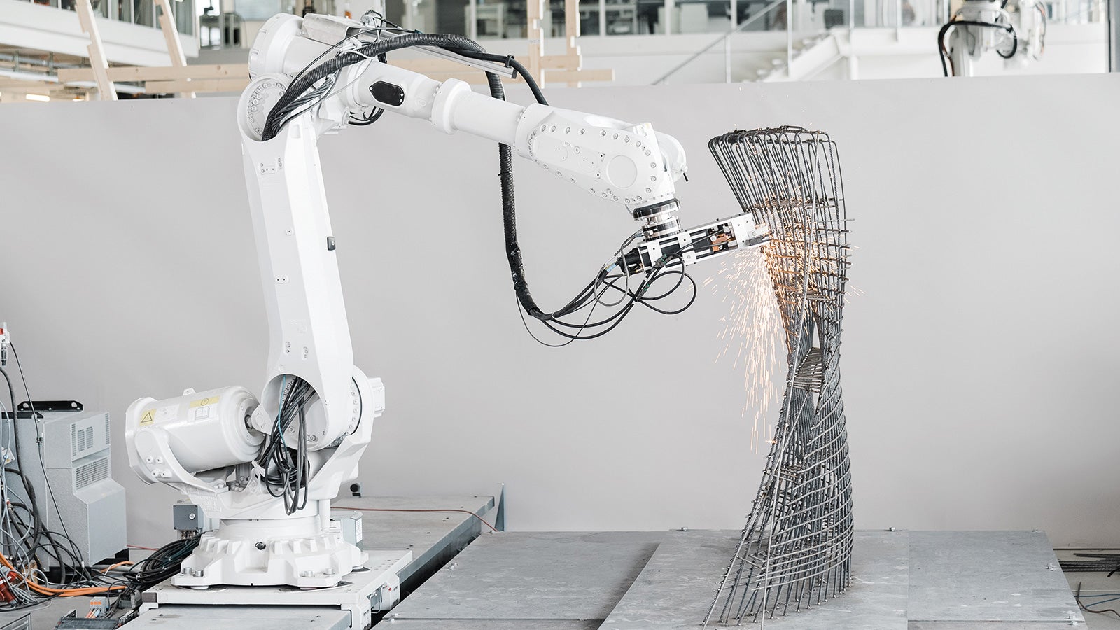 The innovative MESH technology is among the finalists in the digitalisation category of the bauma Innovation Award. The MESH technology makes it possible to produce complex or curved reinforcement cages, which in the past were manufactured with elaborate manual work, through an automated prefabrication process. (Photo: MESH AG)