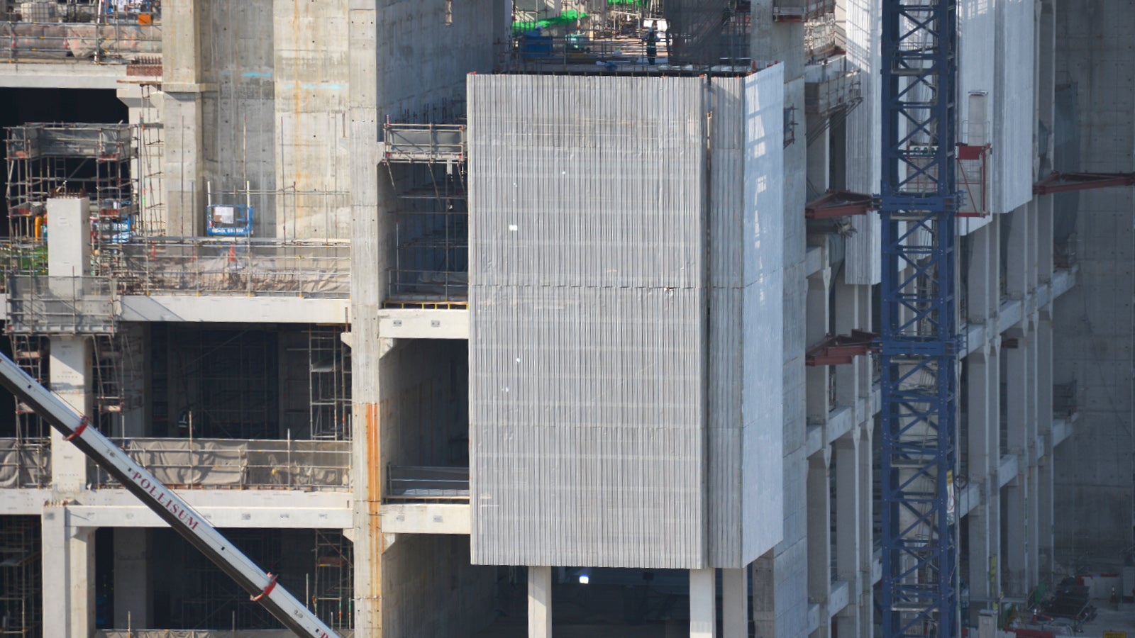 RCS-P Safety Screens ensuring reliable edge protection across the site