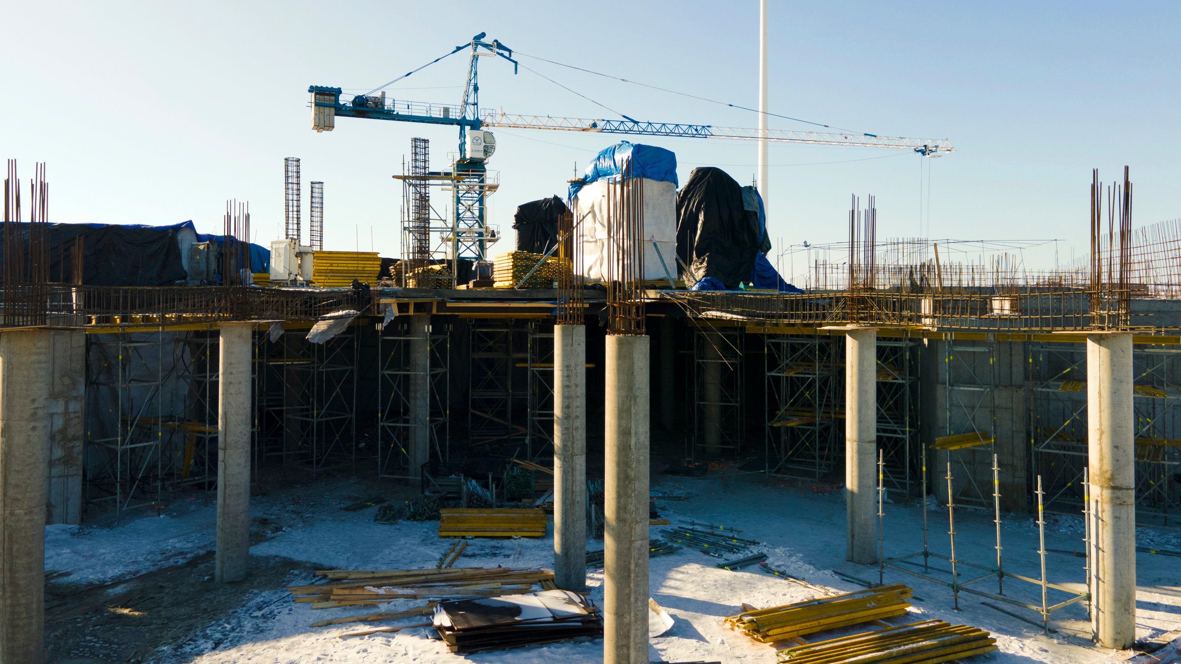 На площадку было поставлено около 180 тонн оборудования: система PERI UP Flex и балка VT 20 и ST 20