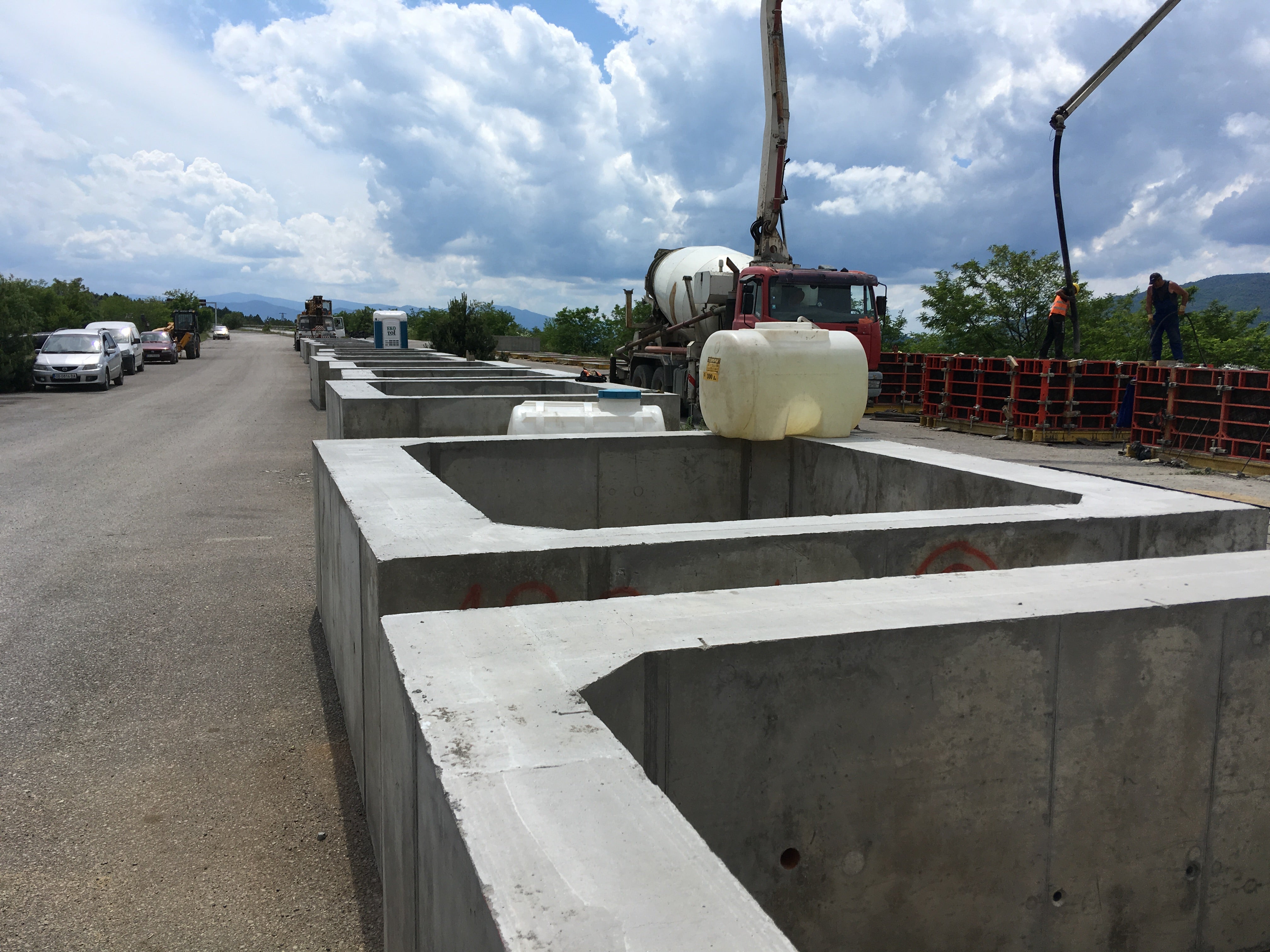 Изграждане на кахони към АМ "Хемус", при км 78+500