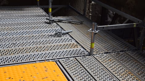 Различни системни детайли, позволяващи свобода в проектирането на модулното скеле<br/>