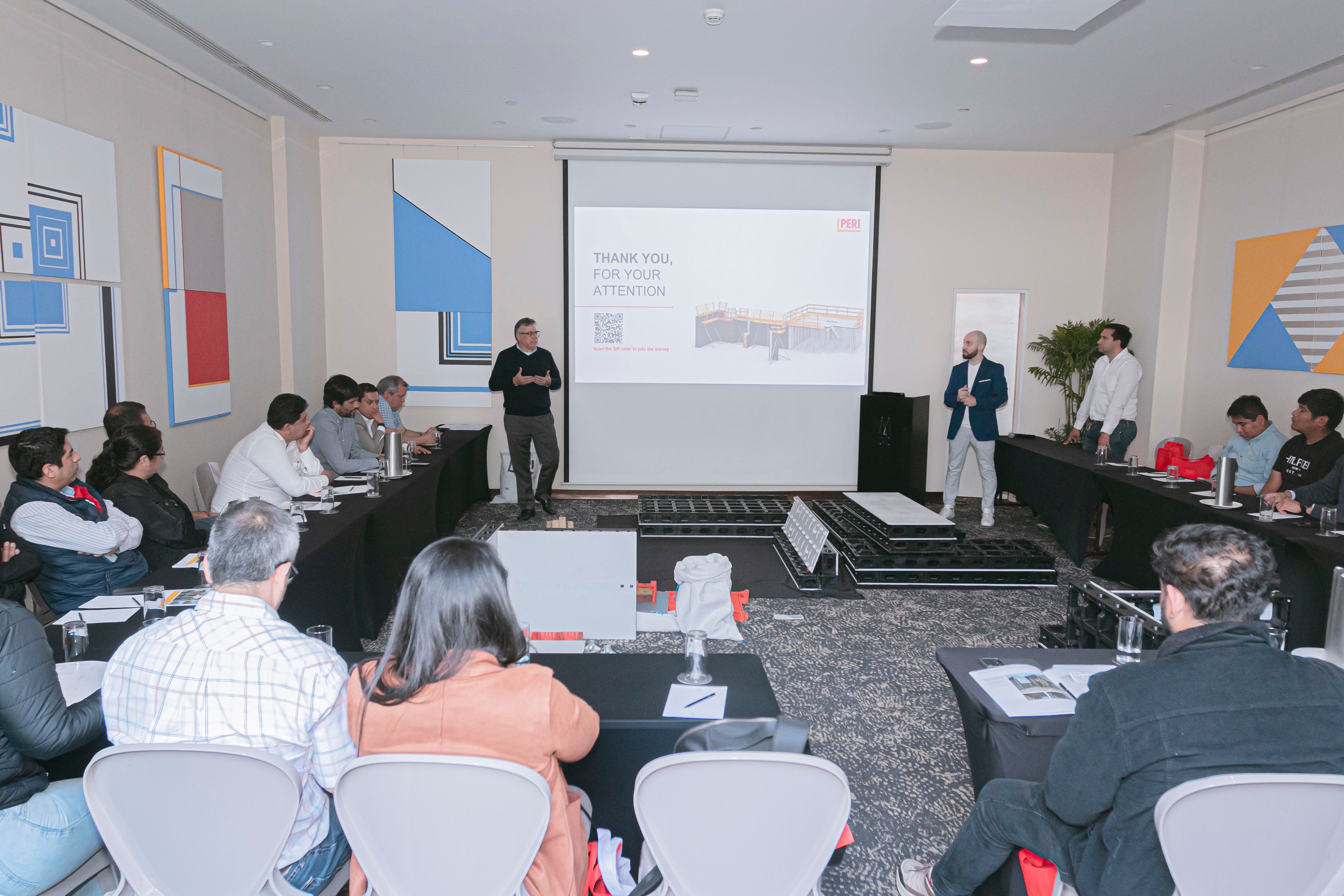 Invitados tuvieran un charla sobre las caracteríticas innovadoras del producto