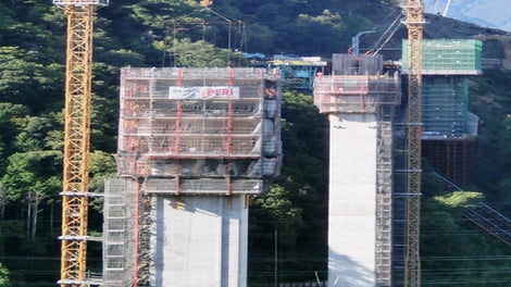 舞鶴若狭自動車道 笙の川橋工事<br/>P4から撮影したP2外側ACSレベル＋１～＋４解体後の様子<br/> 