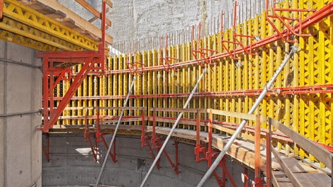 Panely VARIO byly ve 2. a dalších záběrech postavené na pohodlných lávkách.