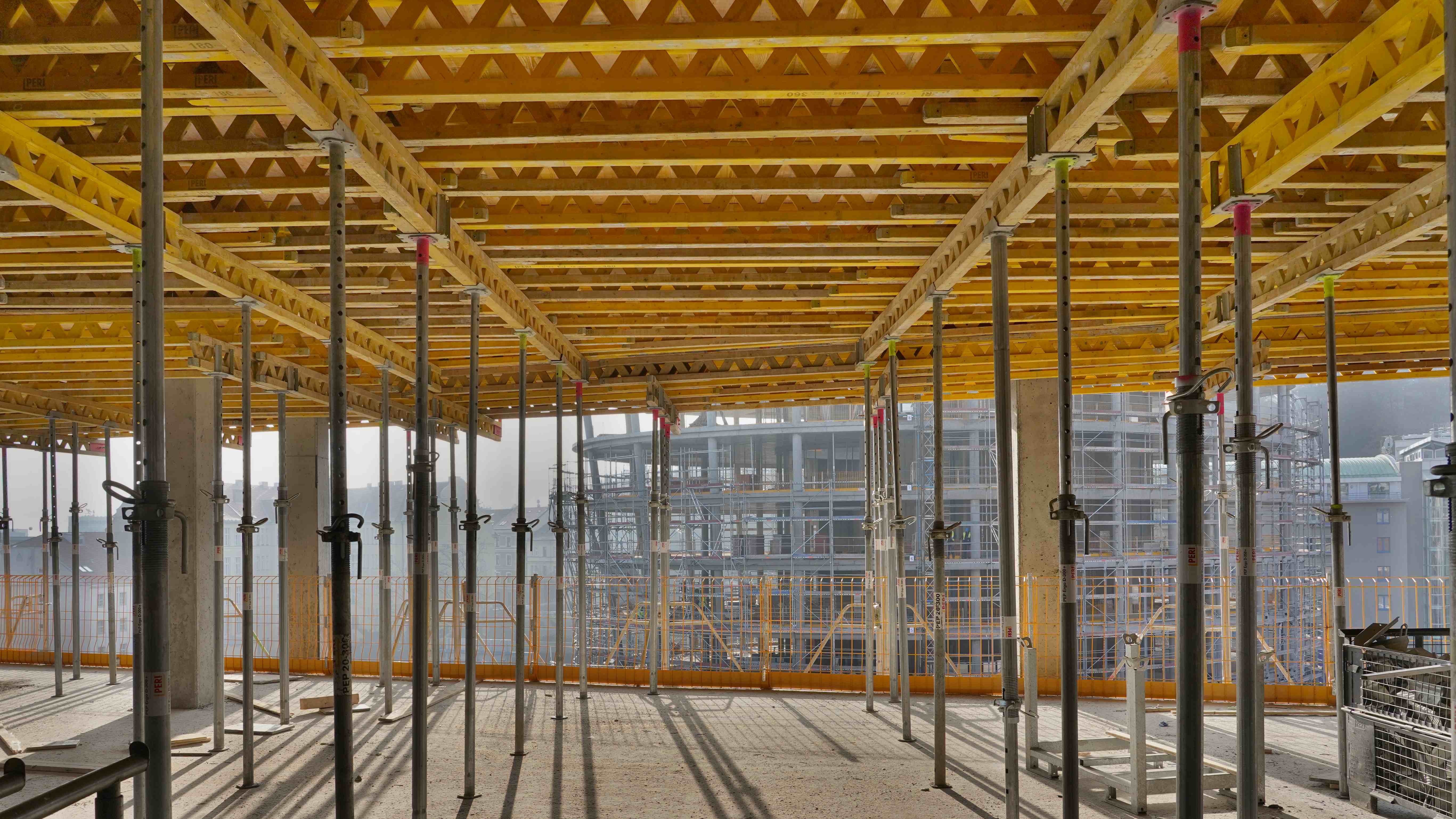 Stropní bednění MULTIFLEX bylo nasazeno i u členitých stropů.