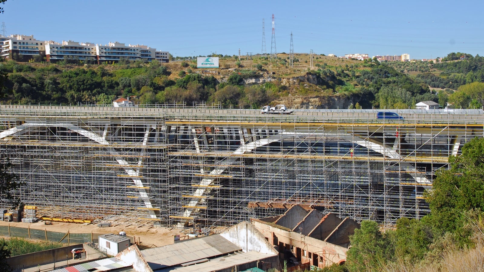 Perpectiva geral do andaime montado no 4º e 5.º vão