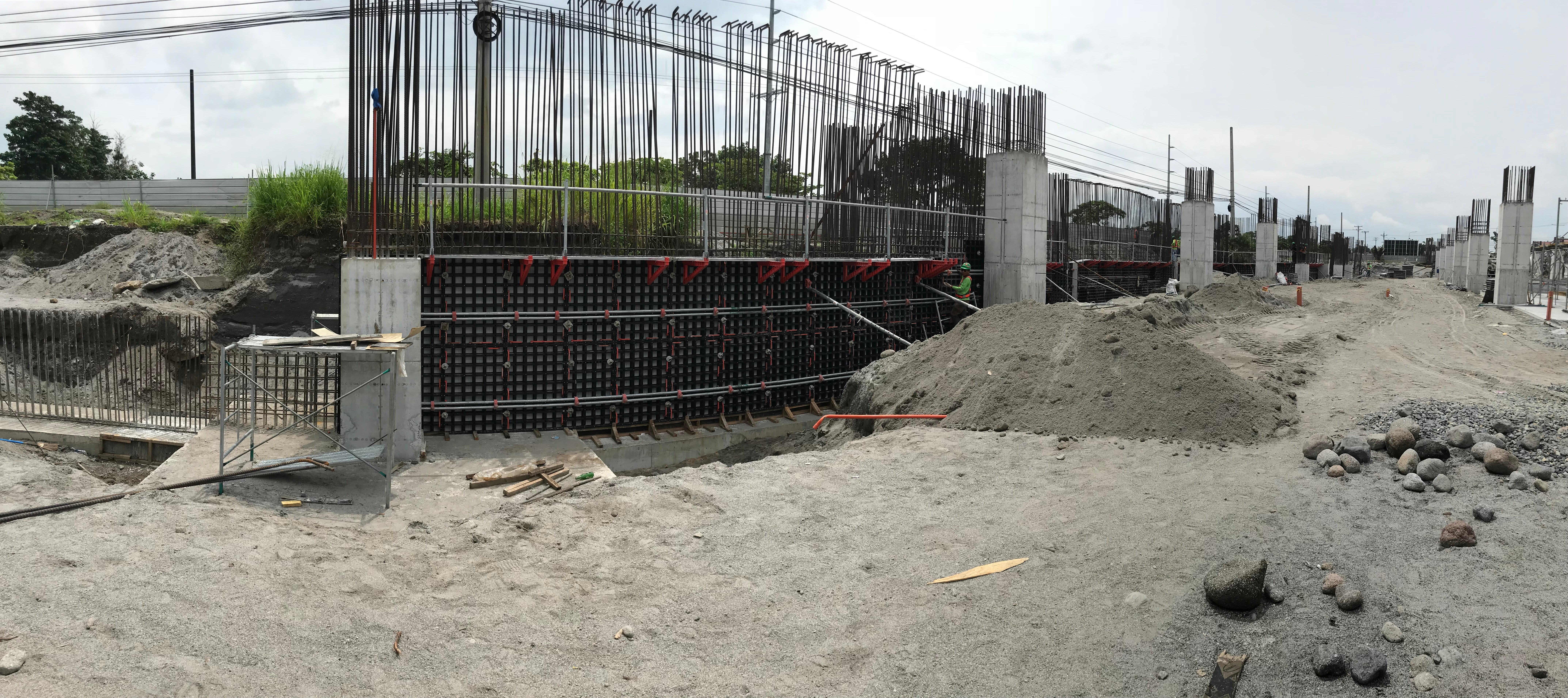 Royce Hotel and Casino the new integrated entertainment destination rises in Central Luzon. Designed to cater guest who want new gastronomic delights for its facility. 