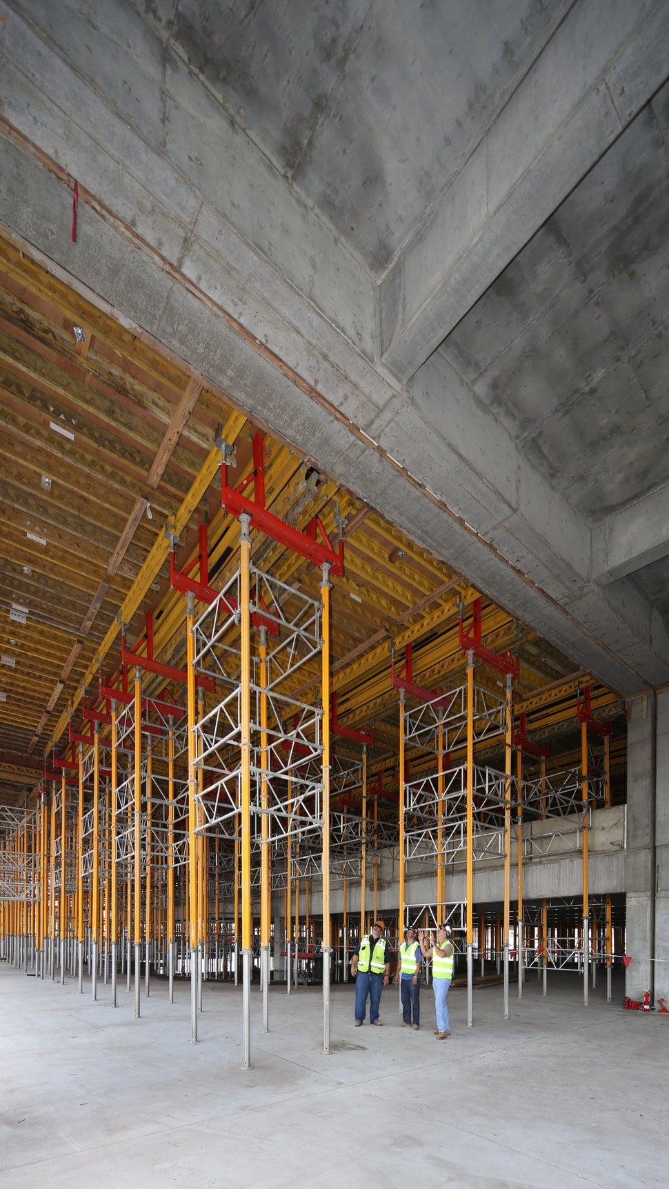 GARAGEDECK uses standard rental components to form beams of various sizes and to support the slab tables.