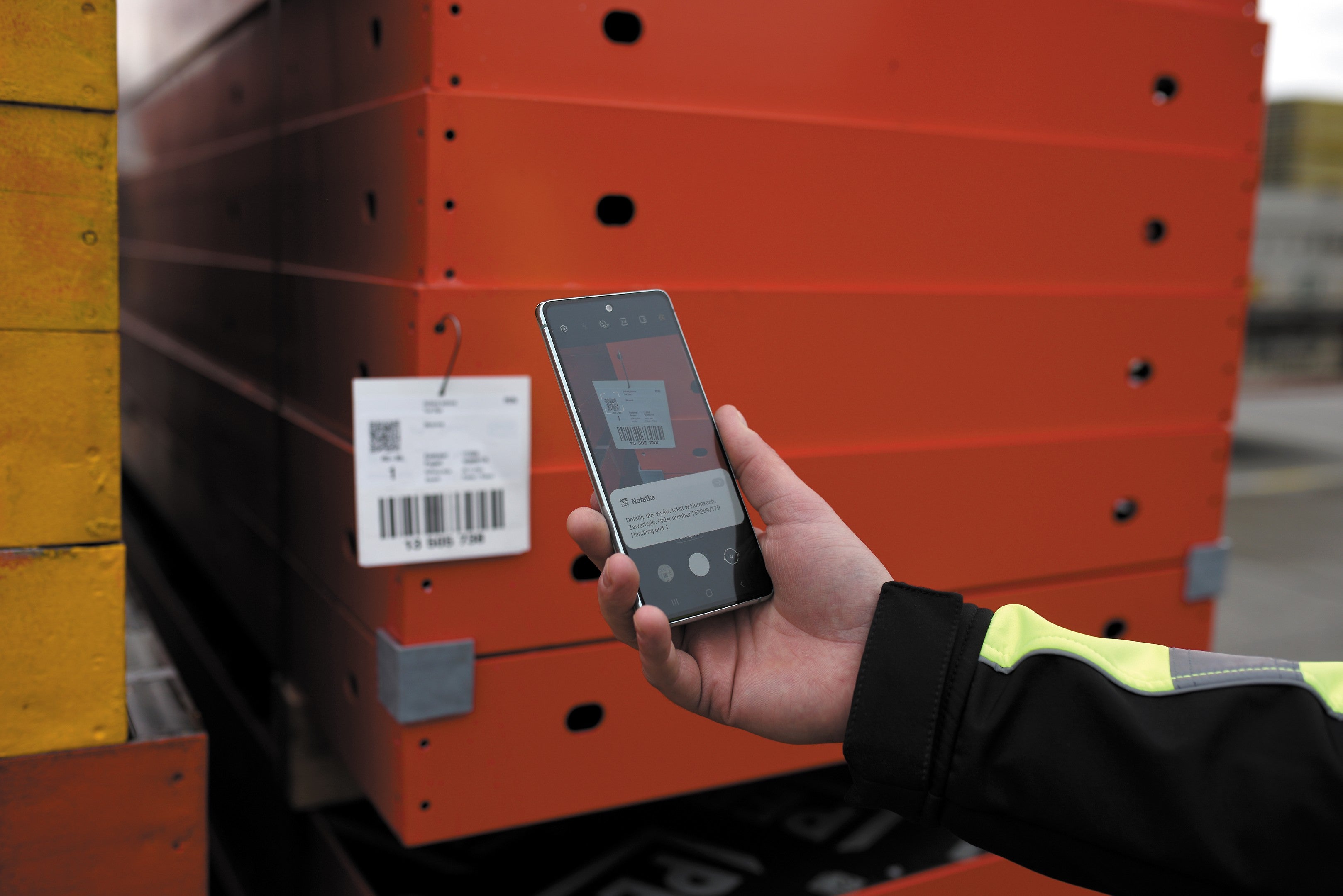 QR-Code scannen und direkt sehen, welche Produkte in welcher Menge im entsprechenden Gebinde vorhanden sind.