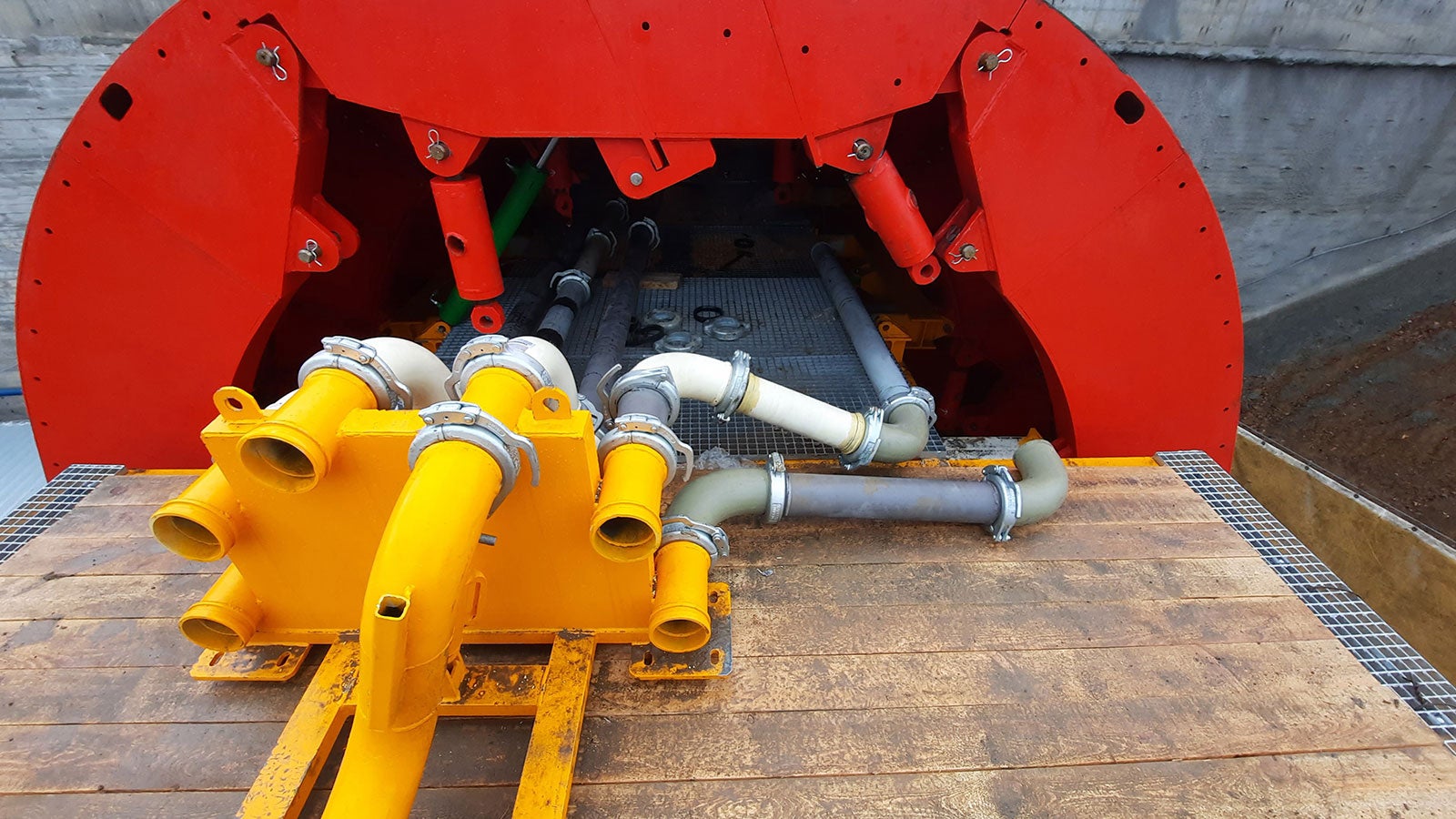 Упрощенная система подачи бетонной смеси в стесненных условиях