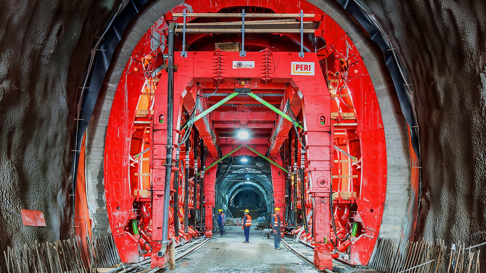 Za izradu sekundarne obloge tunela korišćena je PERI čelična tunelska oplata sa standardnim TET-04 kolicima.