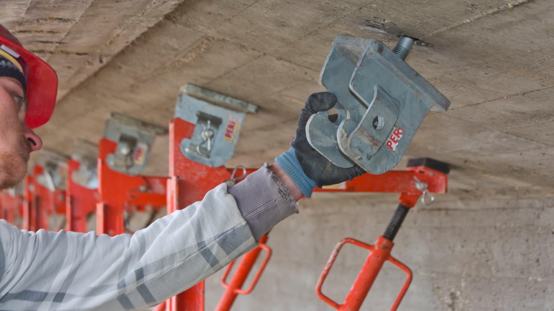 Einsatz des VGK Aufhängekopfes bei der Sanierung der Wörnitzbrücke in Weiltingen.
