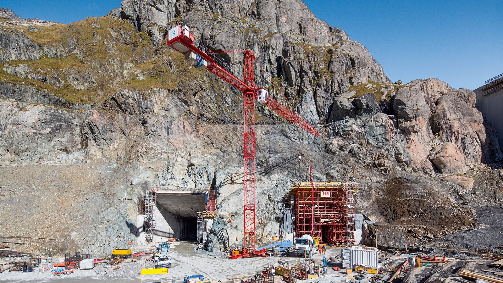 Für die Bauarbeiten bieten PERI und MCE ein durchdachtes Schalungskonzept, einen baubegleitenden Support und Montageunterstützung durch einen Richtmeister.