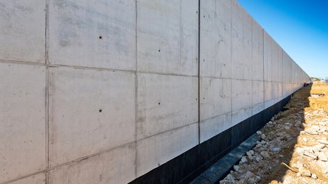 Projekt technologiczny PERI uwzględnia rozkład deskowania w stosunku do przerw roboczych oraz gwarantuje minimalną ilość potrzebnego do rotacji deskowania zapewniając optymalizację robót i osiągnięcie stawianych zamierzeń.