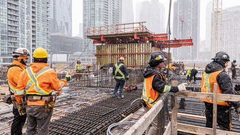 派利工程师设计的方案，保证了在为核心筒下部结构与缩小的上部结构之间的过渡段施工时，不需要对系统进行改装。