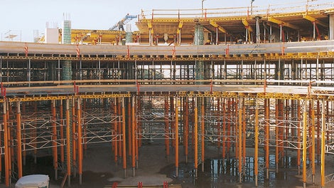 8 m high PERI MULTIPROP shoring for the formwork on the first standard floor inside the office block.