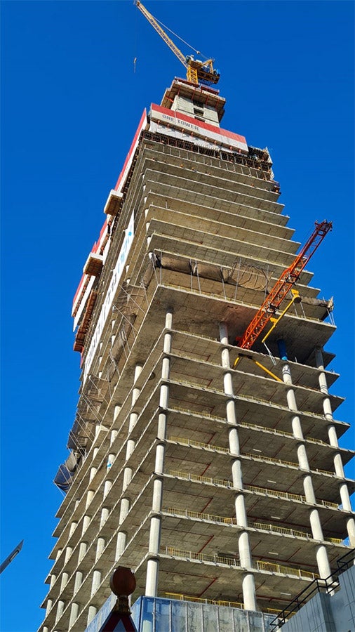 השתנות הגיאומטריה בהיקף כל קומה.