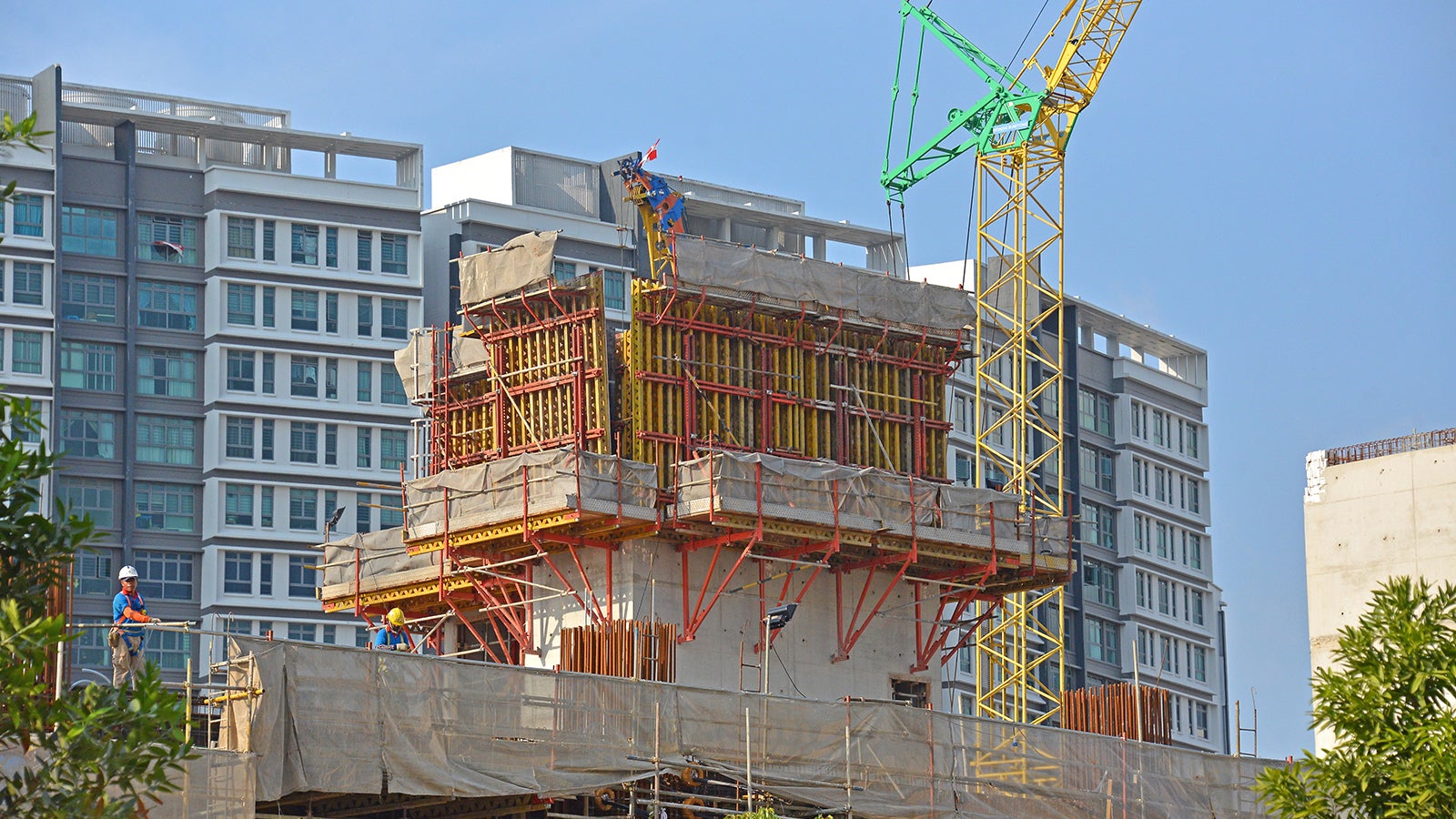 VARIO GT Wall Formwork and CB240 climbing formwork for lift and staircase corewall.
