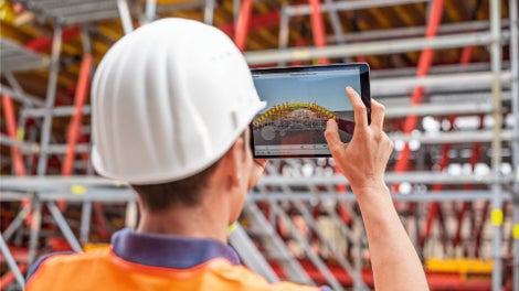 Neben baugleitenden Services bietet PERI auch eine Vielzahl an digitalen Lösungen, die den Kunden den Baualltag erleichtern.