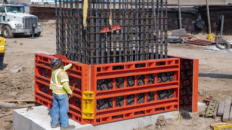 The Speed Column configuration of the VARIOKIT Pier System (VPS) features fast handling and high pouring rates and results in excellent concrete finish.