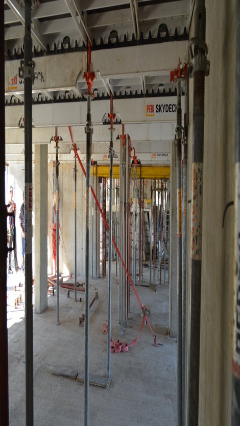 Изграждане на жилищна сграда в ж.к. "Изток" - Приложение на иновативния панелен кофраж SKYDECK за пръв път в България