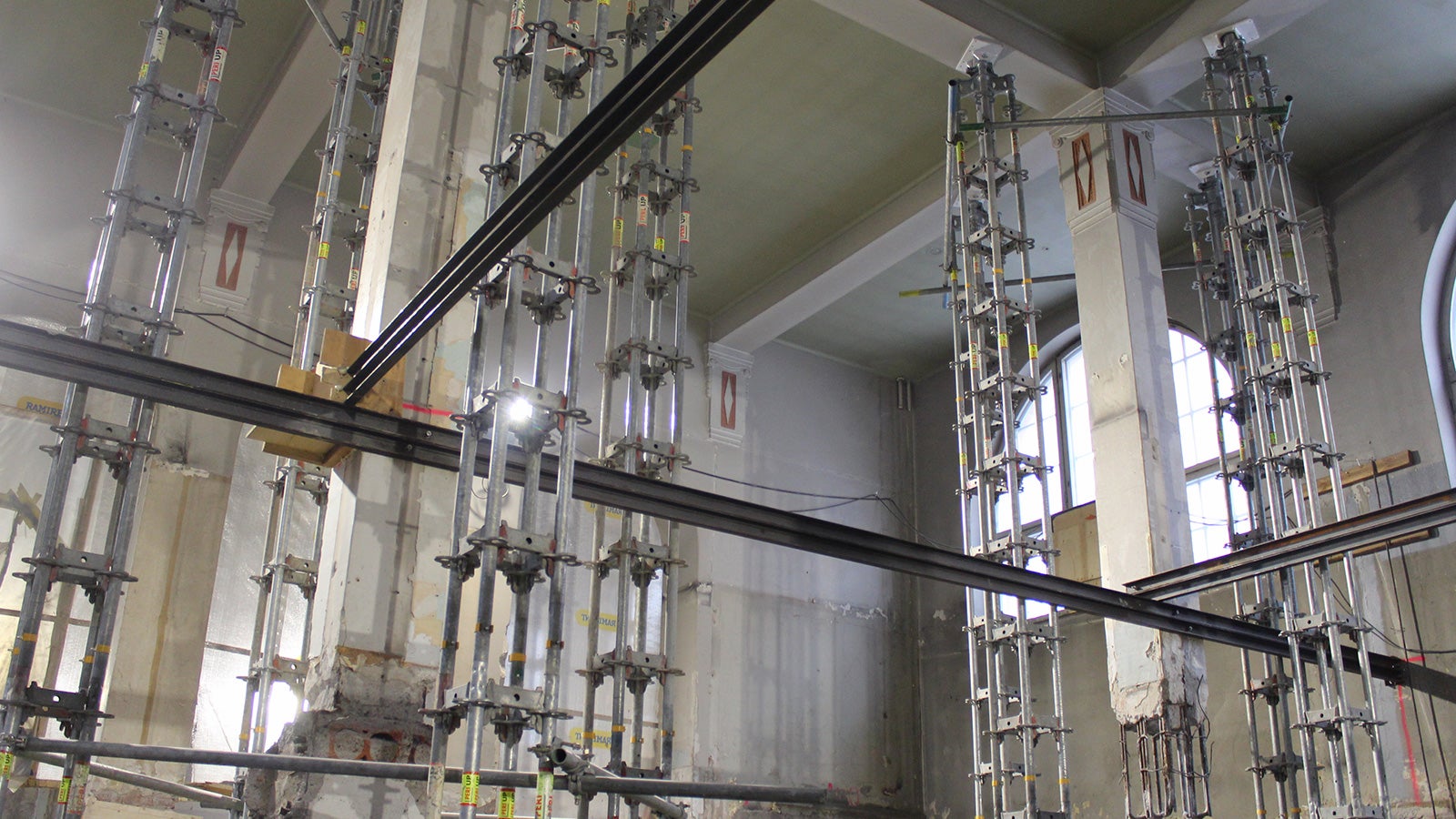 PERI UP HD-tuki sopii tuentoihin, joissa kuormat ovat todella suuria - erityisesti valmiisiin rakennuksiin, kuten Hakaniemen kauppahalli.