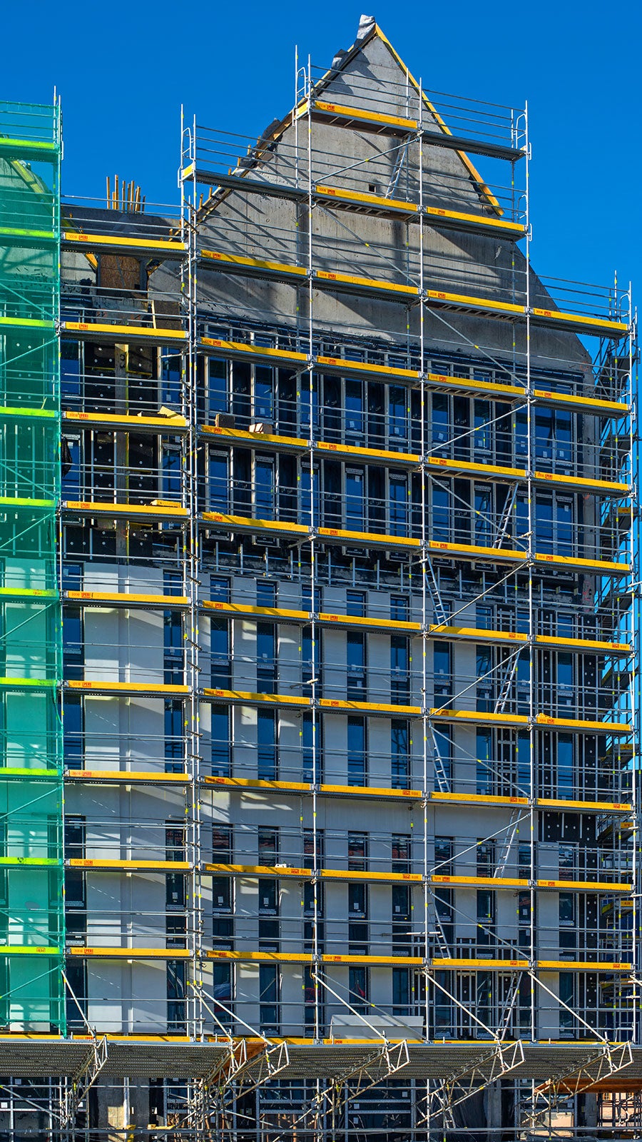 Najistotniejszy detal konstrukcyjny ramy Easy – zintegrowana rozeta, gwarantuje wyjątkową wszechstronność stosowania. System rusztowania ramowego PERI UP Easy można bezpośrednio (bez dodatkowych łączników) łączyć z systemem rusztowania modułowego PERI UP Flex. Fot. Wojciech Dziedzic