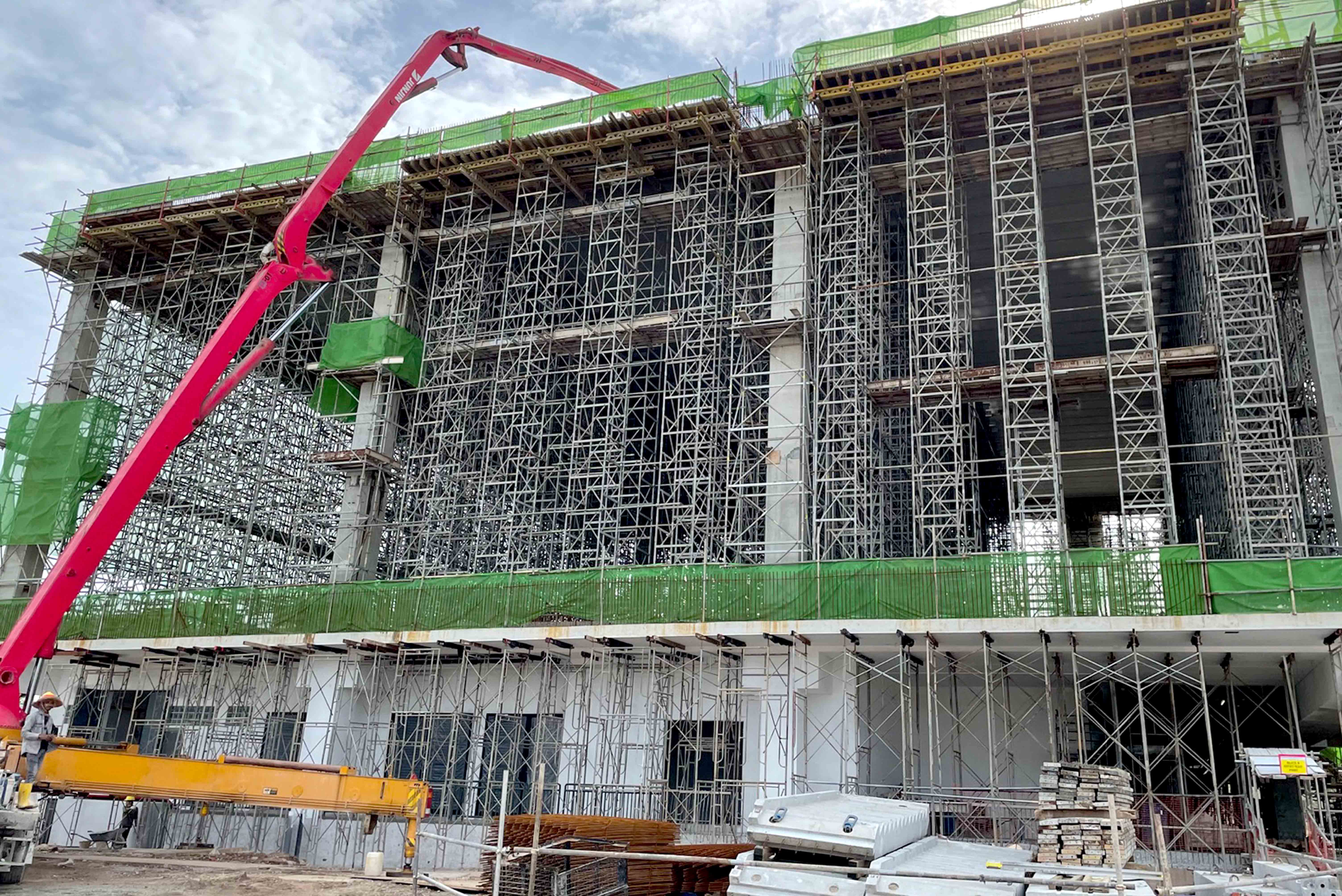 A mixture of ST 100 and PD 8 was utilized throughout the site for post-tensioning beam and hollow core slab