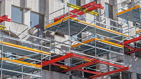 Благодаря использованию элементов опалубки достигается большой вылет консоли и обеспечивается безопасность подвесной конструкции.<br/>