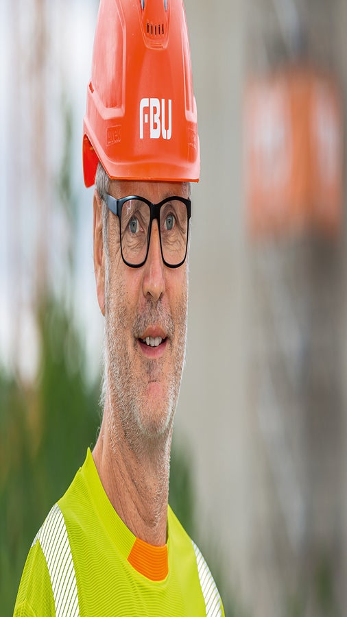 Durch die Verwendung der MAXIMO mit MXK Bühnen konnten mit dem entsprechenden Kran die Ein- und Ausschalzeiten optimiert werden. Bei der Gebäudehöhe bis zu 30 m und Schalhöhen von 4,20 m war mit den MXK Bühnen die entsprechende Sicherheit immer gegeben.