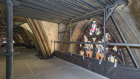 Система PERI UP Flex обеспечивает деликатный доступ при работе внутри и снаружи исторических объектов, соблюдая безопасное расстояние между лесами и поверхностью, исключая возможность повреждения исторического слоя. 