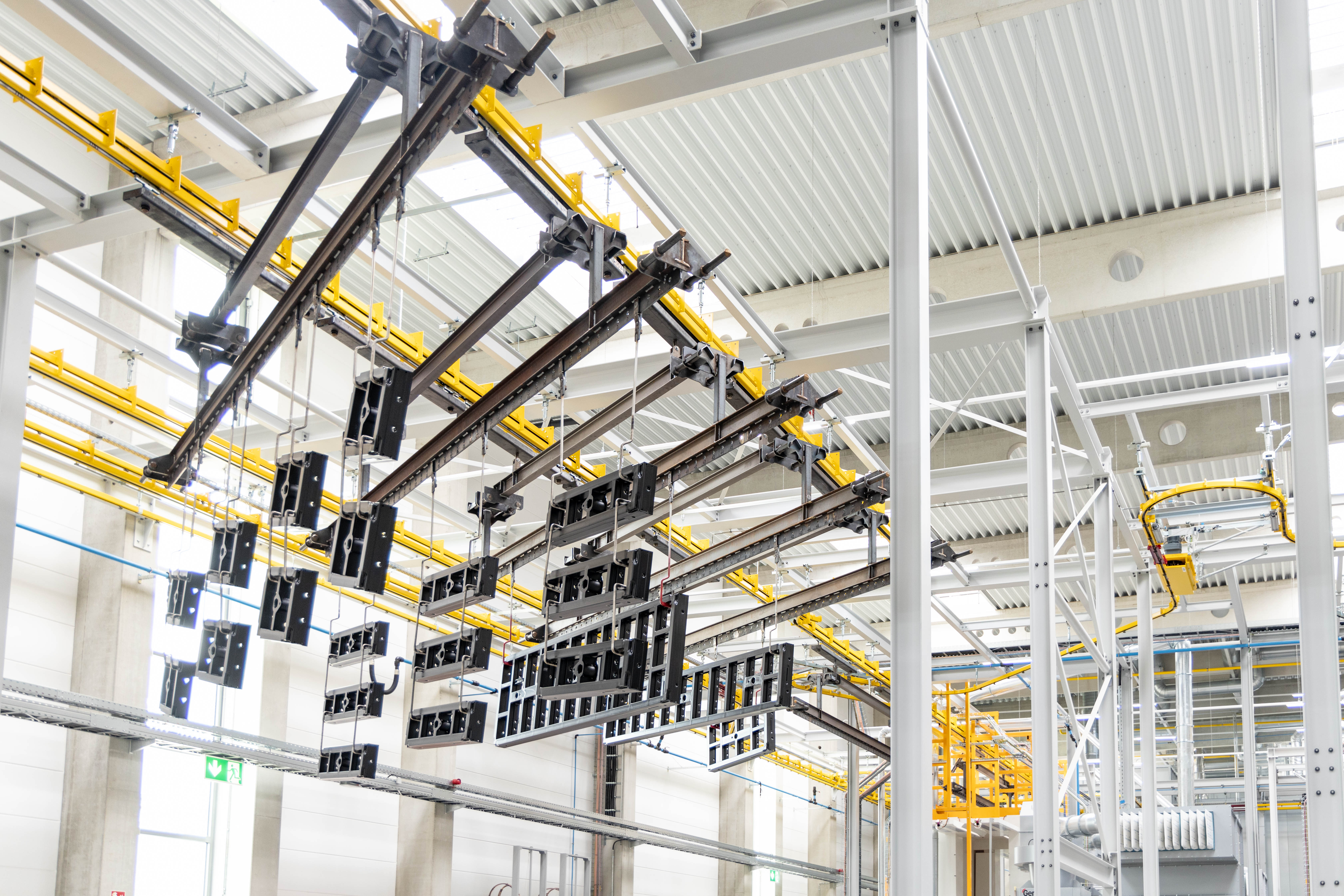 Die hochmoderne Beschichtungsanlage stellt eine bedeutende Investition in die Zukunft des Werks in Weißenhorn dar.