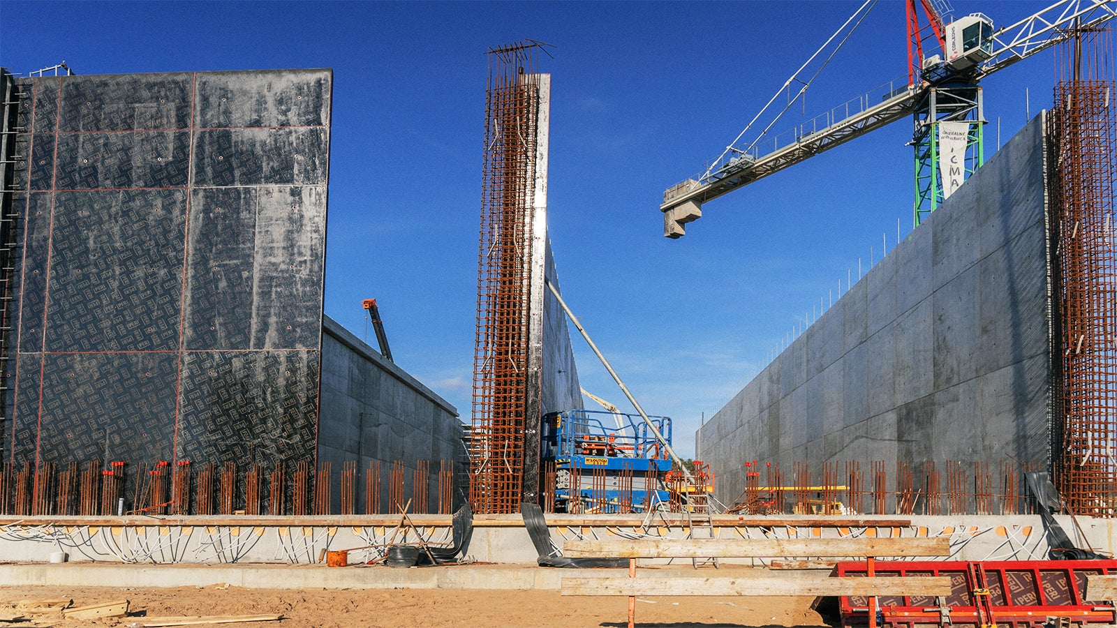 Budowa bunkrów do przygotowania fazy i podłoża przeznaczonego do uprawy pieczarek w Borucinie (gm. Okonek).