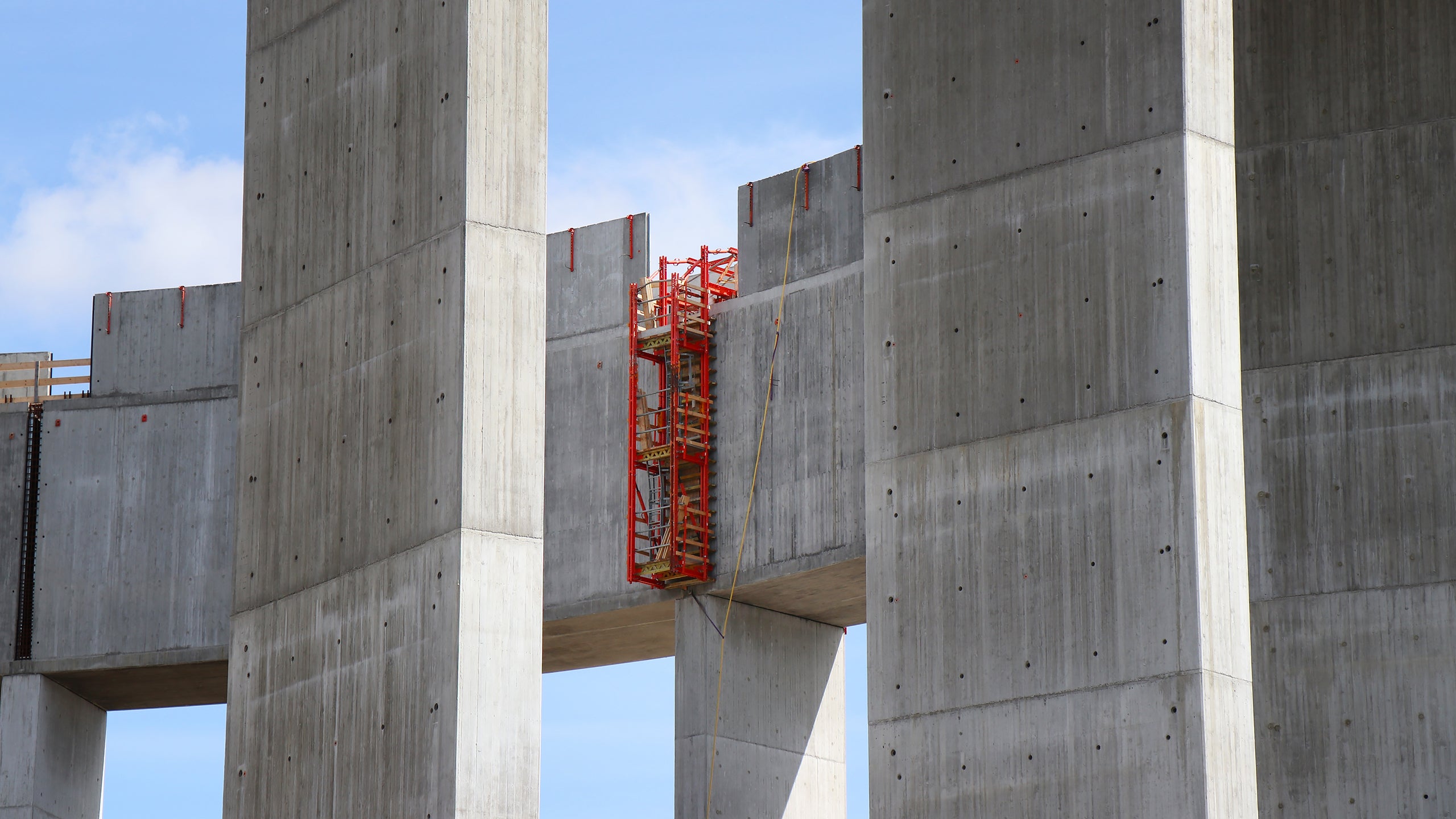 Nya vattentornet i Helsingborg - Delar av vattenreservoaren har lyfts på plats